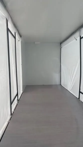 Tom container sett innenfra